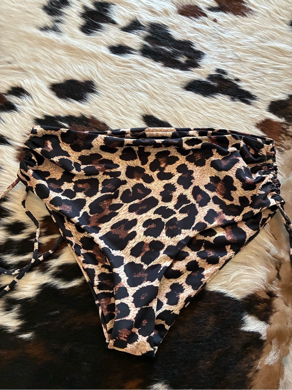 🔥BOGO SWIMWEAR👙 
SHEIN Leopard Print High Waist Swim Bottoms in Brown and Black